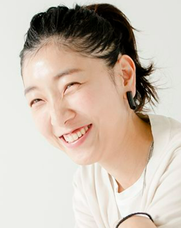 alt="安藤サクラ笑顔の写真"