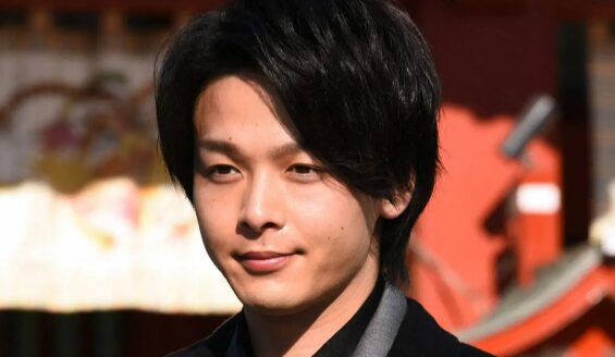 alt="中村倫也さん写真"