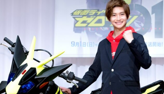 alt="高橋文哉さん仮面ライダー時代の写真"
