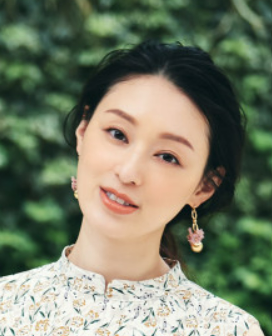 栗山千明さんのofficial siteのトップ画面の写真