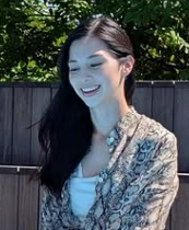 中条あやみさんCMオフショットInstagram投稿写真