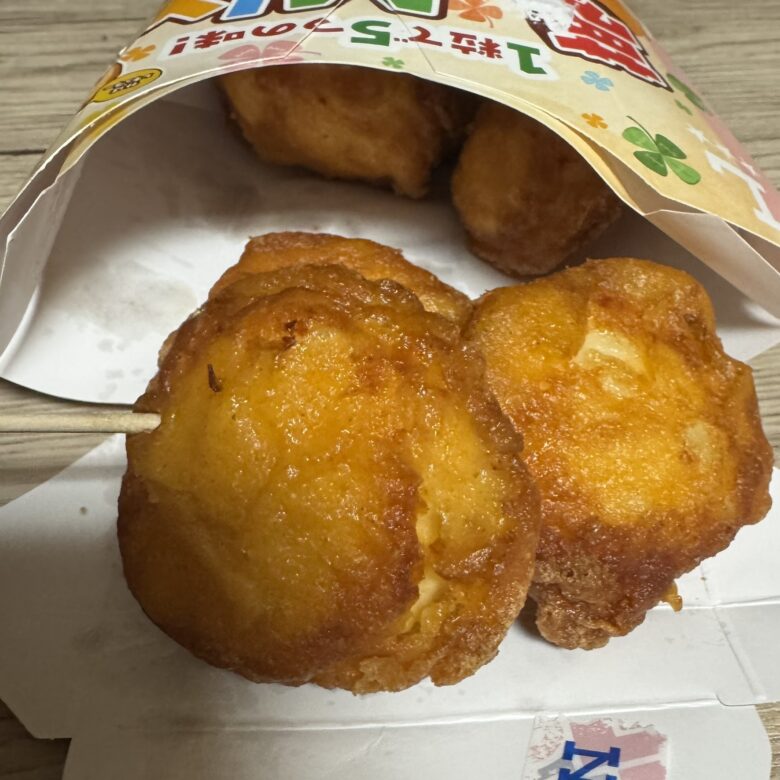 ローソン「でからあげクン 夢のMIX味」の中身を袋から出した状態の写真