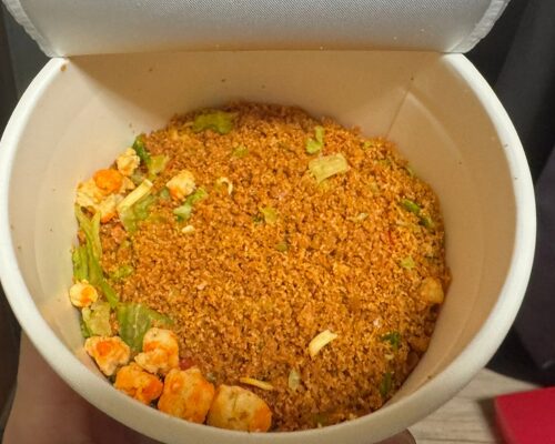 お湯を入れる前のカップヌードル ロブスター完熟トマトの写真
